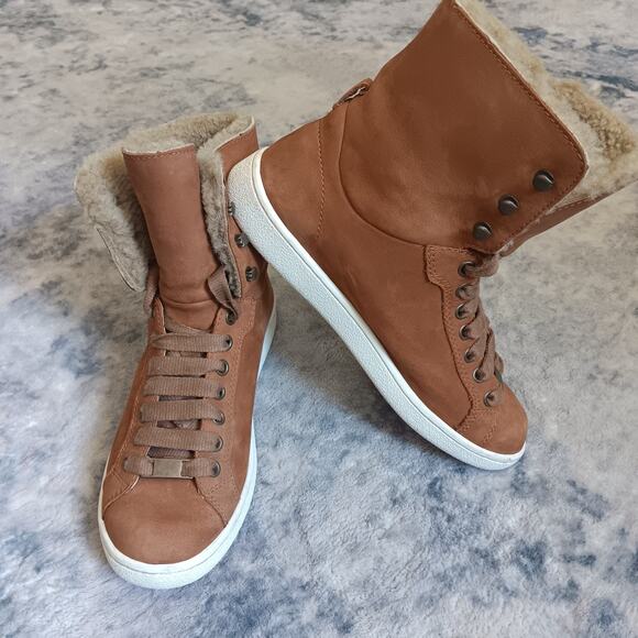 UGG Tan Ankle Boots with Cream Lining - Picture 2 of 10